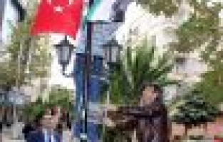 Filistin Caddesi’ndeki Bayraklar Yenilendi