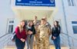 Genç kızlardan Mehmetçik için örnek davranış