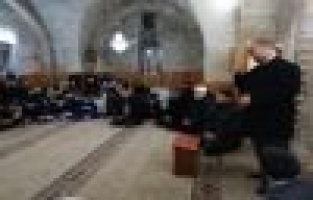 Gençler camide buluşuyor