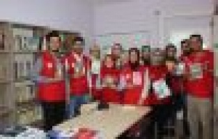 Gençlerin iyilik ağacı kitap açtı