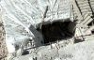 Göktaşı gibi düştü