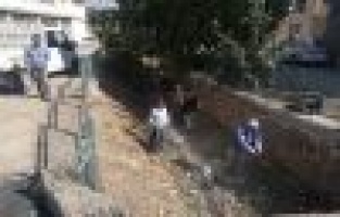 Gölbaşı Belediyesi dere ve su kanallarını temizliyor