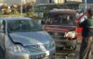 Gölbaşı ilçesinde iki otomobil çarpıştı