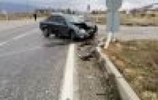 Gölbaşı’nda 2 otomobil çarpıştı