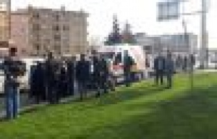 Hafif ticari araç çocuğa çarptı:1 Yaralı