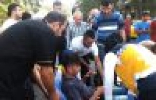 Hafif ticari araç ile motosiklet çarpıştı