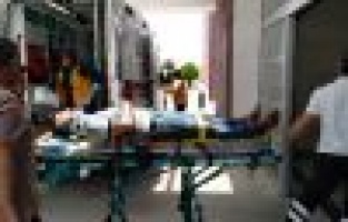 Hafif ticari araç kayaya çarptı: 1 yaralı