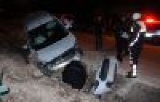  Hafif ticari araç şarampole devrildi: 1 yaralı 