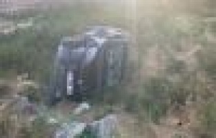 Hafif ticari araç şarampole yuvarlandı: 1 yaralı