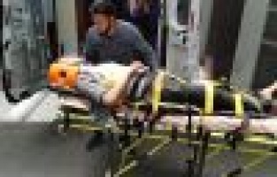 Hafif ticari araç takla attı: 2 Yaralı