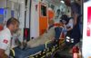 Hafif Ticari Araçla Otomobil Çarpıştı: 4 Yaralı