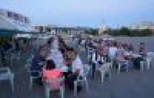 Hasta yakınları iftar çadırından faydalanıyor