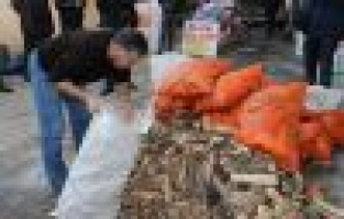 Hayırsever vatandaştan Suriyeli ve Iraklı vatandaşa yardım
