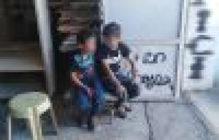 Hırsızları yakalayıp polise teslim ettiler