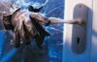 Hırsızlık suçundan serbest kalan şahıs hırsızlık yaparken yakalandı