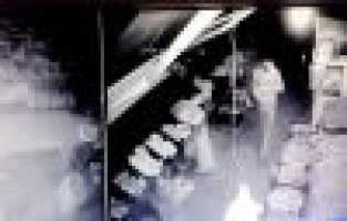 Hırsızlık şüphelisini cami cemaati fark etti