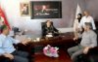 ‘Hükümet Kadın’ makam koltuğuna oturdu