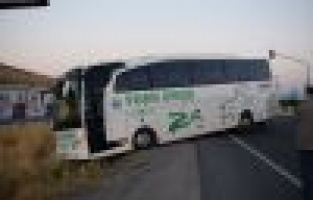 İçerisinde 33 kişinin bulunduğu kaza ucuz atlatıldı