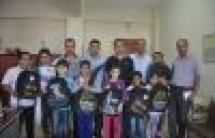 İkbal-Der, Yetim Ve Fakir Öğrencilere Kırtasiye Yardımı Yaptı