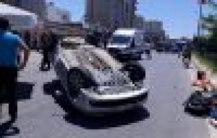 İki araç çarpıştı: 3 Yaralı