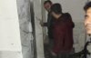 İki kişi asansörde mahsur kaldı