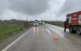 İki otomobil çarpıştı: 1 Ölü, 5 Yaralı