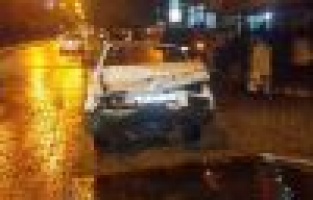 İki otomobil çarpıştı: 1 Yaralı