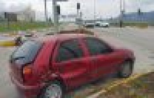 İki otomobil çarpıştı: 2 yaralı