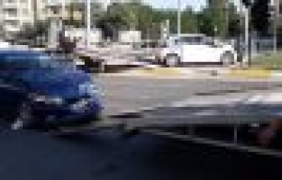 İki otomobil çarpıştı: 3 Yaralı