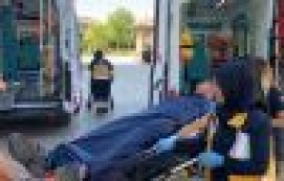 İki otomobil çarpıştı: 3 yaralı