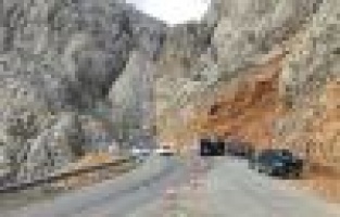 İki otomobil çarpıştı: 3 Yaralı