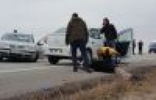 İki otomobil çarpıştı: 4 yaralı 