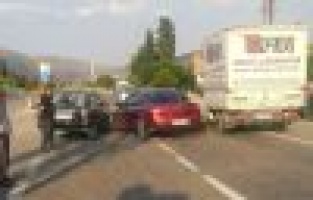 İki otomobil çarpıştı: 5 Yaralı