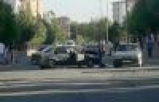 İki otomobil çarpıştı: 5 yaralı