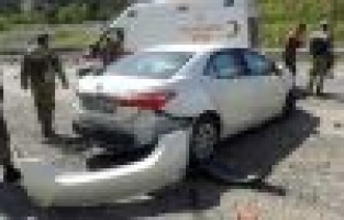  İKİ OTOMOBİL ÇARPIŞTI: 5 YARALI