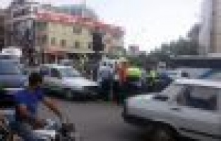 İki Otomobil Çarpıştı, Yol Trafiğe Kapandı