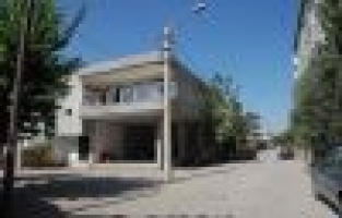 İki Yolun Kesiştiği Yerde Bulunan Direk Kazaya Davetiye Çıkarıyor