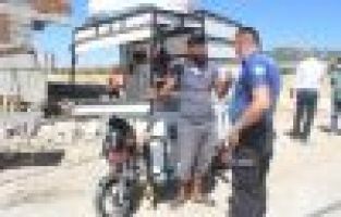 İnşaat demirlerini çalmak isterken yakalandı