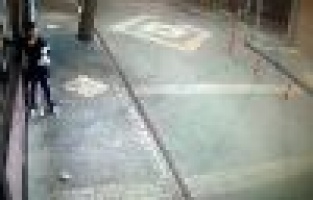 İş yerinden hırsızlık anı kameralara yansıdı 