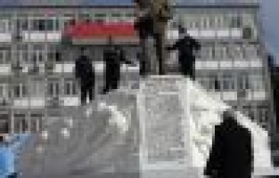 İşsiz olduğunu söyleyerek valilikte intihar teşebbüsünde bulundu