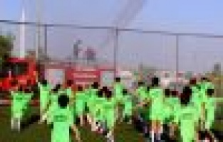 İtfaiye bu kez yangını değil sporcuları soğuttu 