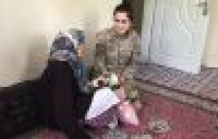 Jandarma ekipleri anneleri Anneler Gününde unutmadı