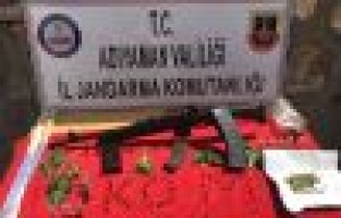 Jandarma silah ve uyuşturucu ele geçirdi
