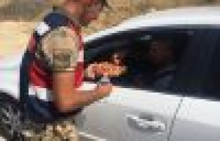 Jandarmadan sürücülere bayram şekeri