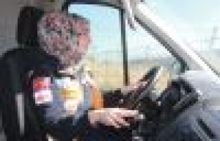 Kadın ambulans şoförü yollara ve zamana meydan okuyor