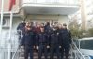 Kadınlar polisi yalnız bırakmadı