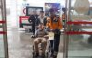 Kafasını duvara çarpan öğrenci yaralandı 