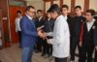 Kahta Anadolu İmam Hatip Lisesi'nden Öğrencilerine Burs Ve Ödül