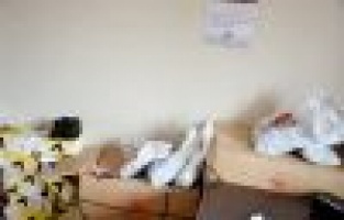 Kahta Belediyesi kışlık bot dağıtımı yaptı 