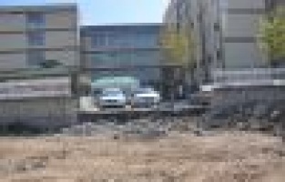  KAHTA DEVLET HASTANESİ BAHÇESİNE 2 YENİ KAPI YAPILIYOR